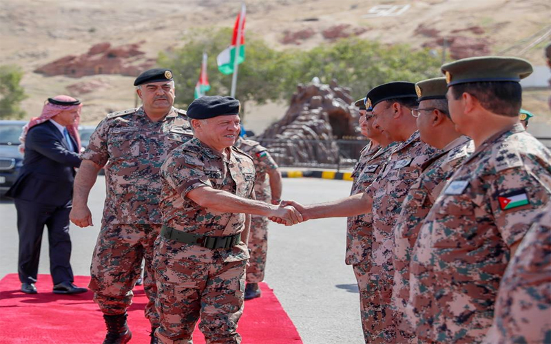 الملك يزور القيادة العامة .. و