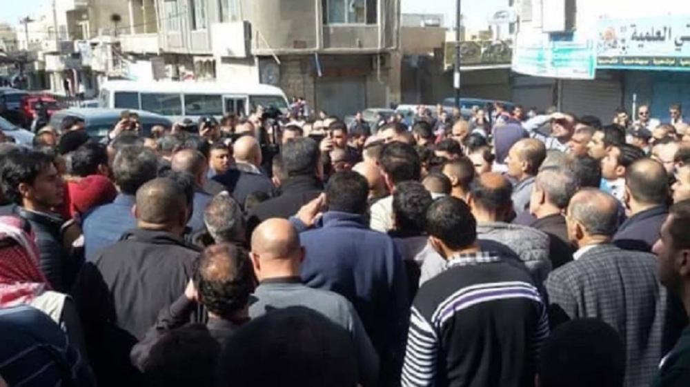 وقفة احتجاجية بالكرك تطالب الحكومة بالتراجع