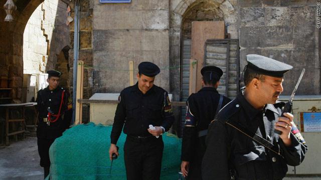 القبض على طالبة ووالدها لانتقادهما السيسي