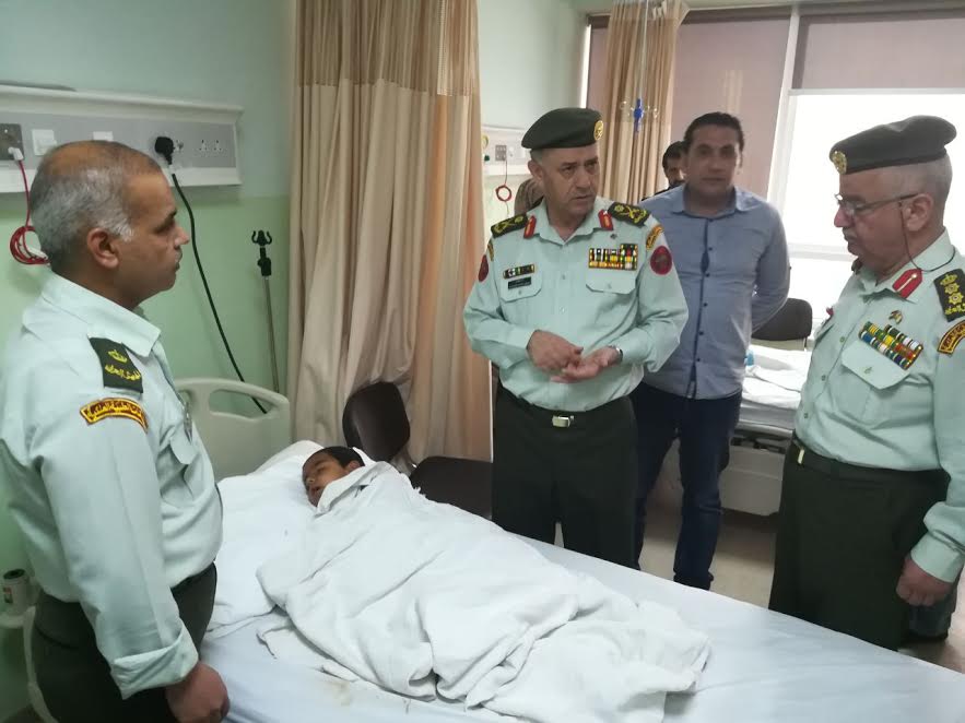 مدير عام الخدمات الطبية الملكية يطمئن