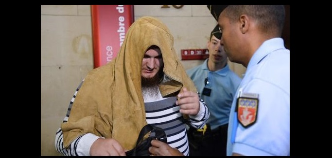 محاكمة عناصر مجموعة اسلامية بتهمة التحضير