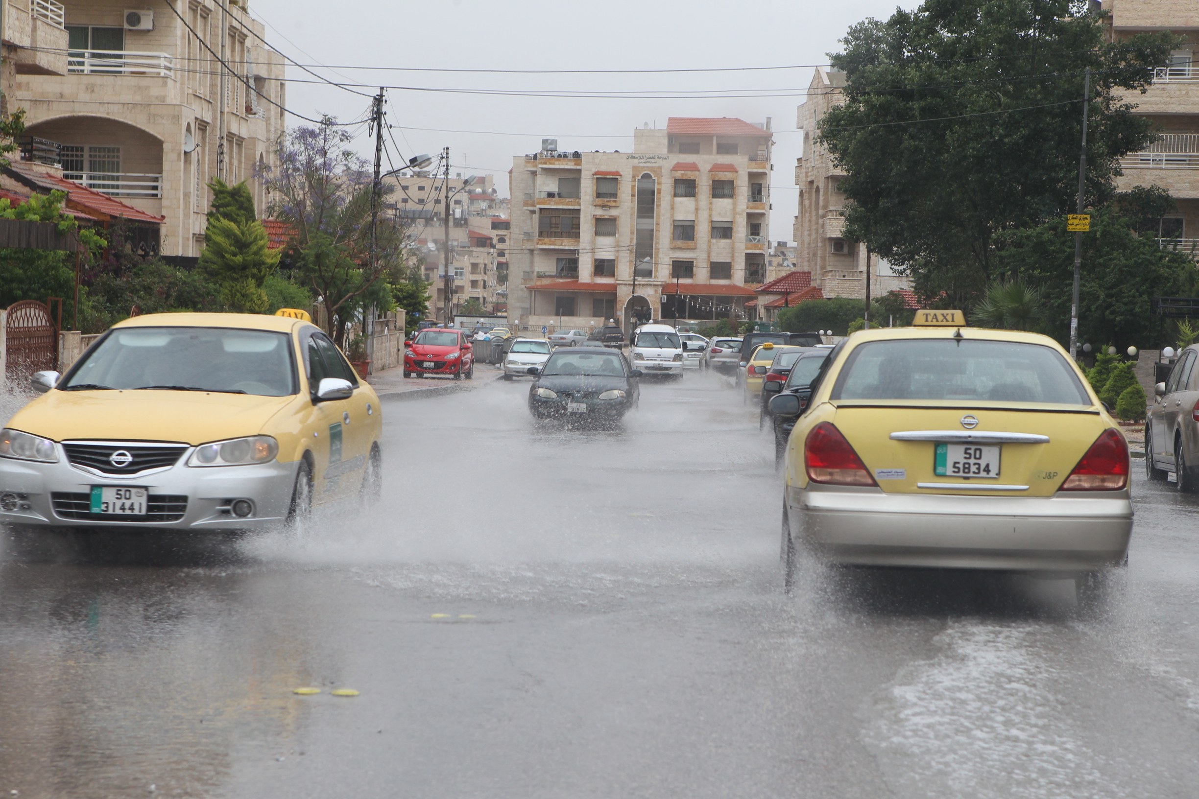 امطار مصحوبة بالبرق والرعد في مختلف