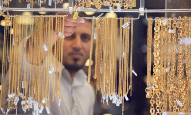 سعر غرام الذهب ينخفض 3 دنانير