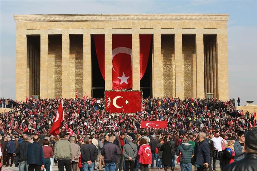 تركيا تقيل 4500 موظف