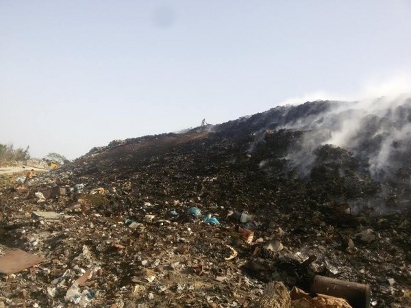 مجمع النفايات الحدودي بغزة.. مكرهة صحية