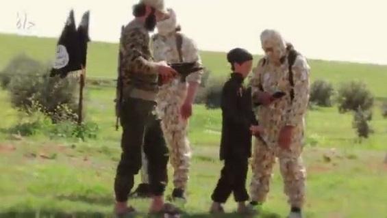 أطفال داعشيون ينحرون 8 أشخاص بحماة