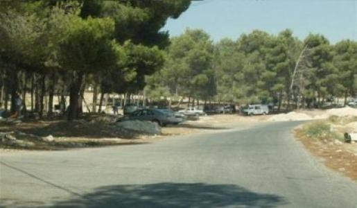 التحقيق بشبهة انتحار شاب على طريق