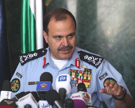 ناشطون يهاجمون الوزير الجنرال المجالي