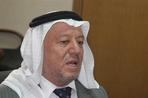 الاقطش: هل اصبح عمرو موسى مغتربا