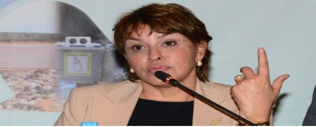 إنها تصاب بارتفاع درجة حرارة جسمها
