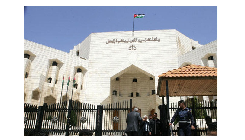 نقض حكم يدين معلما متهما بالاعتداء