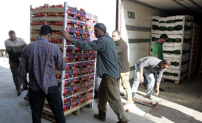 حدادين: اسرائيل تمنع ادخال شحنة خضار