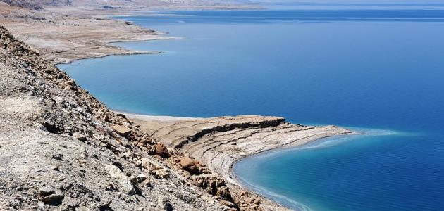 العثور على مغارة فيها بقايا مخطوطات