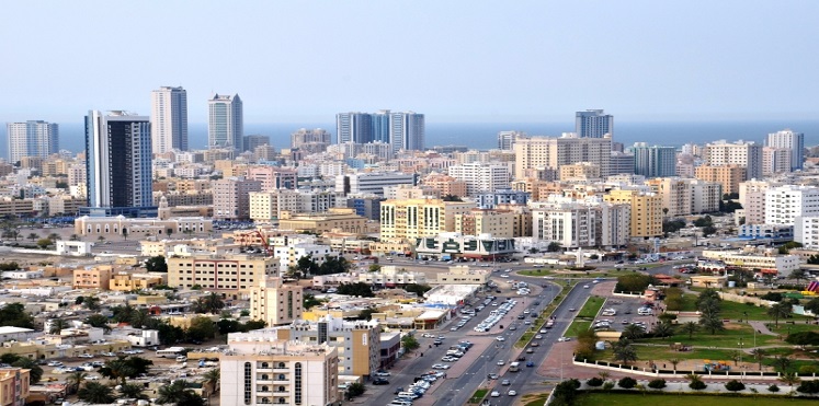 بالفيديو.. حريق ضخم بمستودعين في عجمان‎