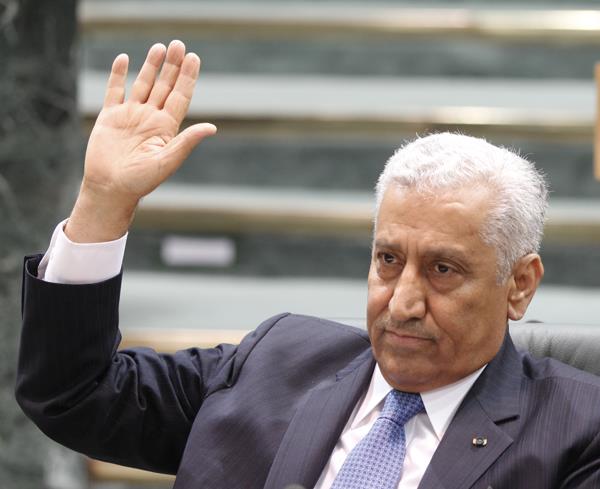 رئيس الوزراء يعود المصابين جراء سقوط
