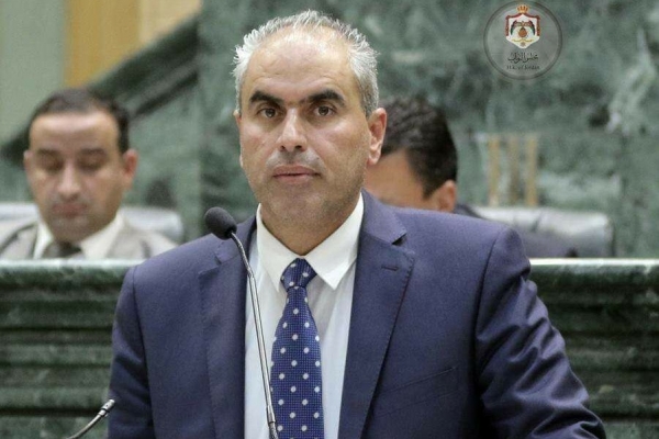 السعود: الضريبة تشمل 1500 دينار للمتزوجين