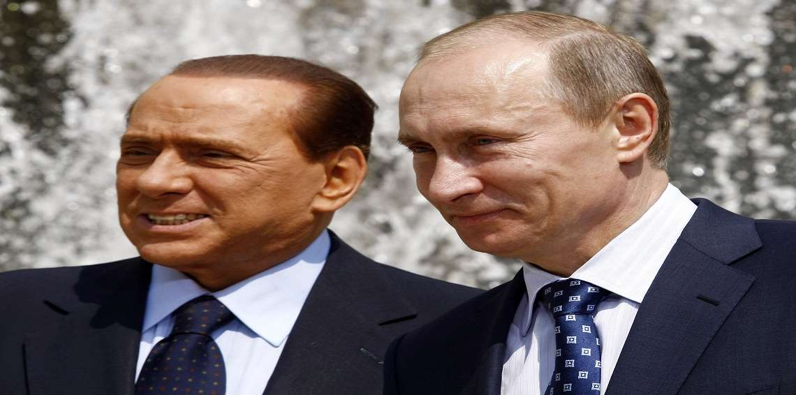 شاهد هدية رئيس وزراء إيطاليا الأسبق
