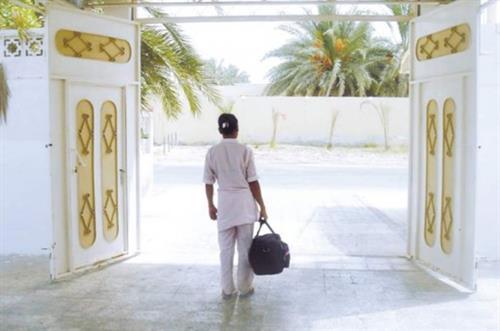 (الإيدز) يعلق استقدام عاملات المنازل من