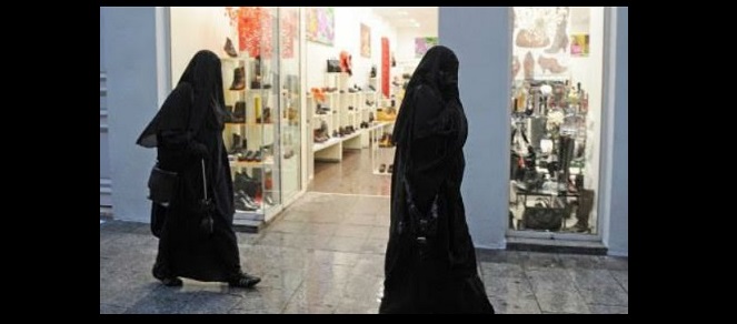 غضب بفرنسا من متجر إسلامي يفصل