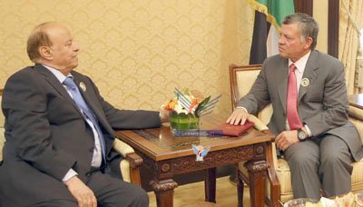 الملك يؤكد دعم الأردن للشرعية في
