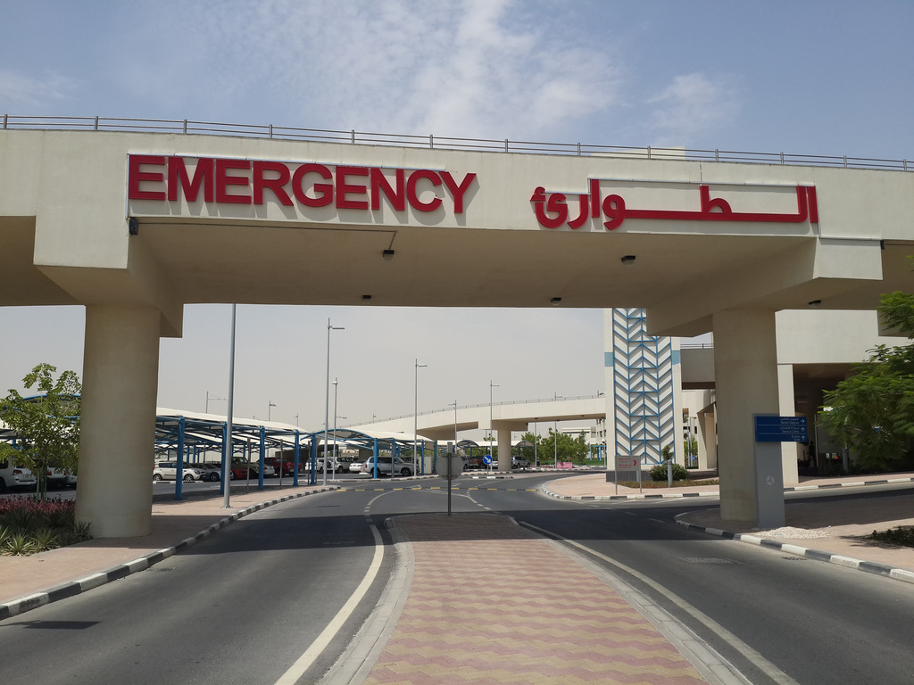 وفاة طفلة بسقوطها عن شرفة وشاب