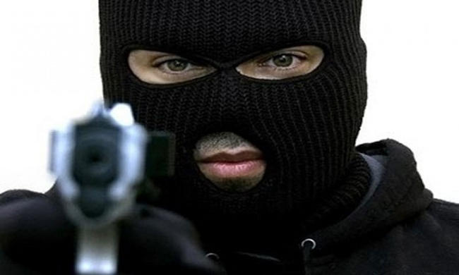 ضبط سالب 3 محال تجارية بالزرقاء