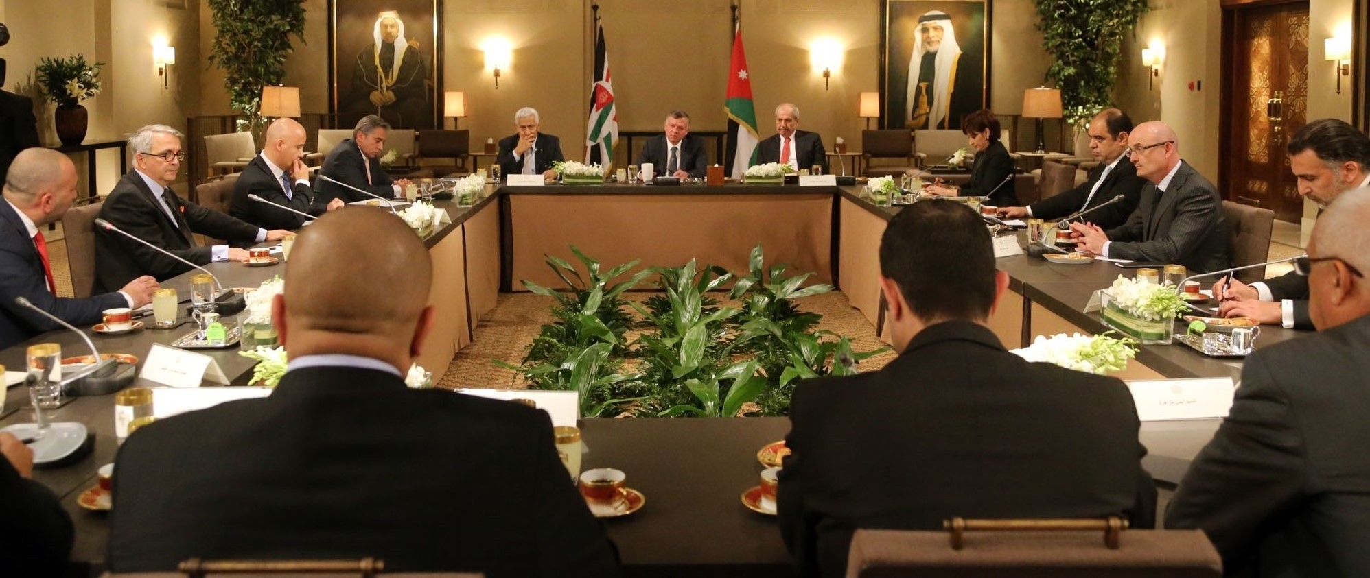 الملك يلتقي ممثلين عن قطاع الإتصالات