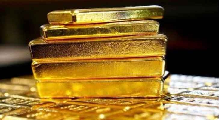 الذهب يحوم قرب أعلى مستوى