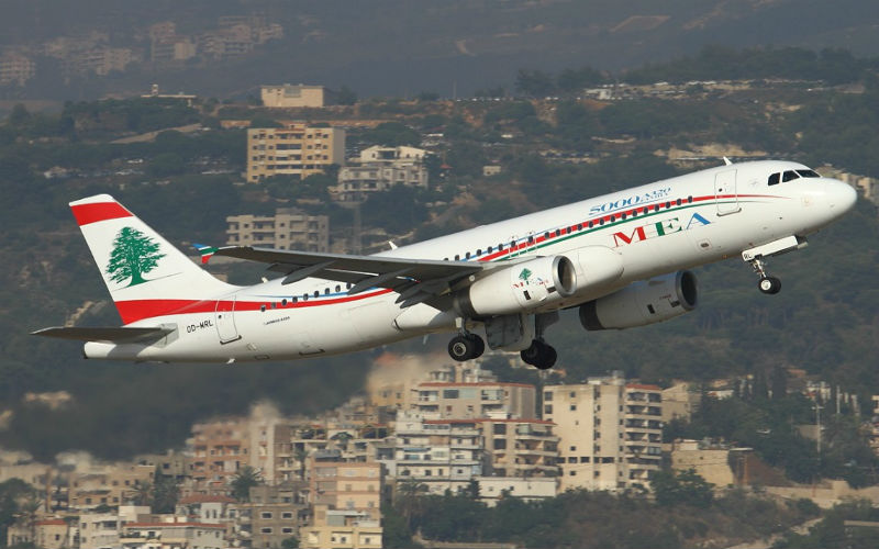 الطيران اللبناني يغير مسار رحلاته خشية