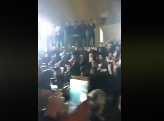 بالفيديو.. (دحية سلطية) احتجاجا على أسعار
