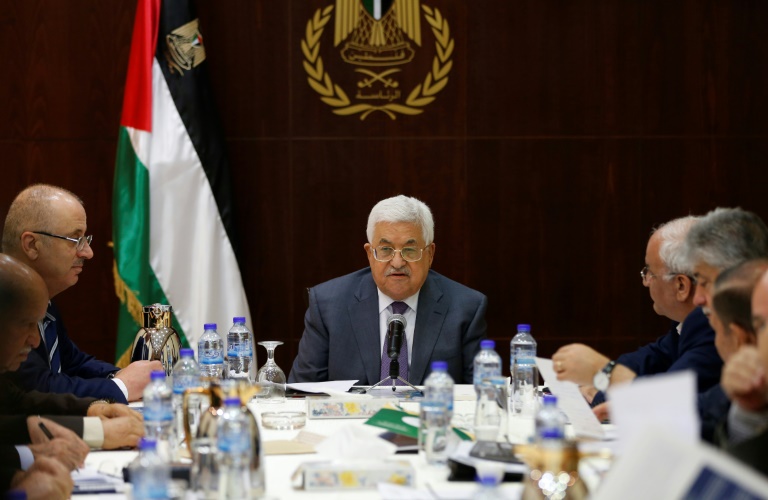 ثلثا الفلسطينيين يريدون استقالة الرئيس عباس