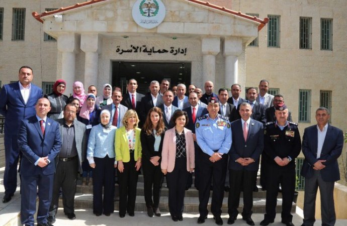 لطوف: حماية الأسرة مسؤولية وطنية