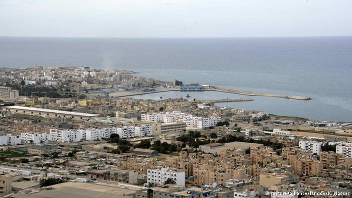 مسؤول ليبي: قطع بحرية تركية ترافق