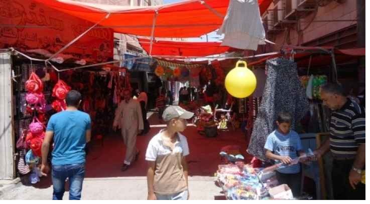 الكرك تتزين للعيد والسماح لباعة البسطات