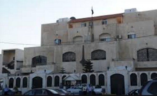 السفارة السورية بعمان توقف استقبال طلبات