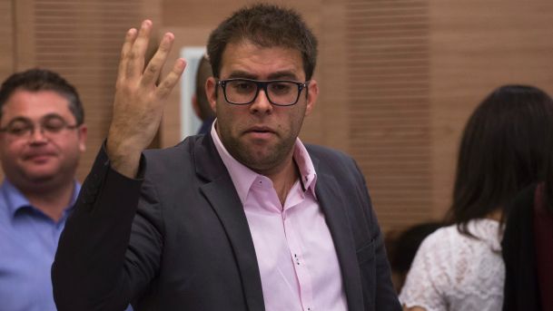نائب اسرائيلي يهدد باغتيال محمود عباس