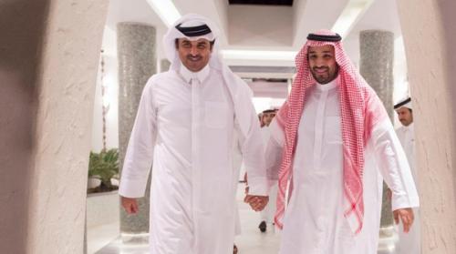 أمير قطر يتصل بولي العهد السعودي
