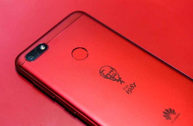 بعد بيبسي .. كنتاكي تطلق هاتف