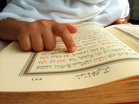 تخريج طلبة حفظ القران في مسجد