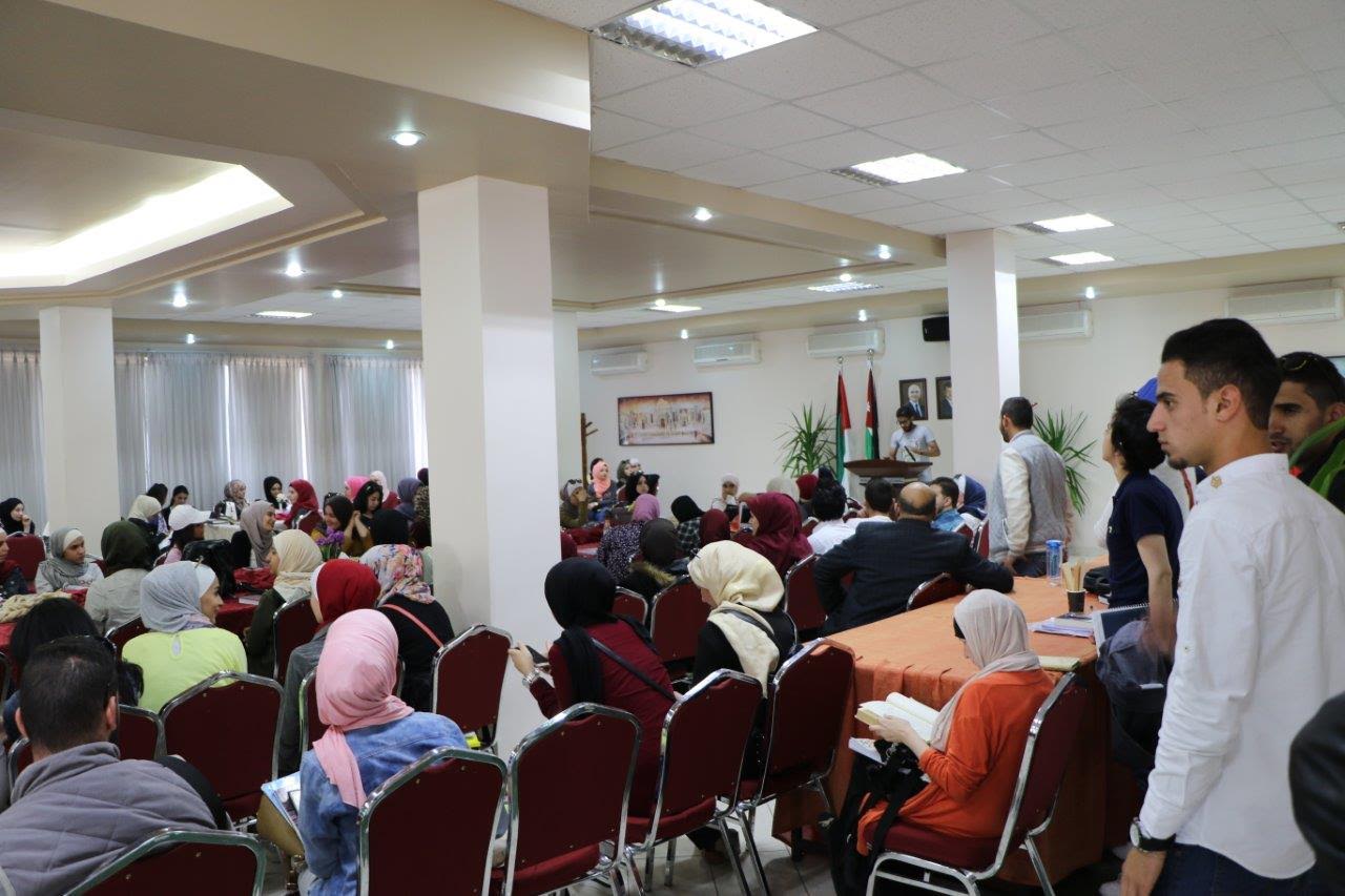 طلبة جامعة البترا ينظمون أكبر تجمع