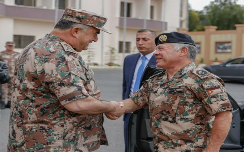 الملك يزور القيادة العامة للقوات المسلحة