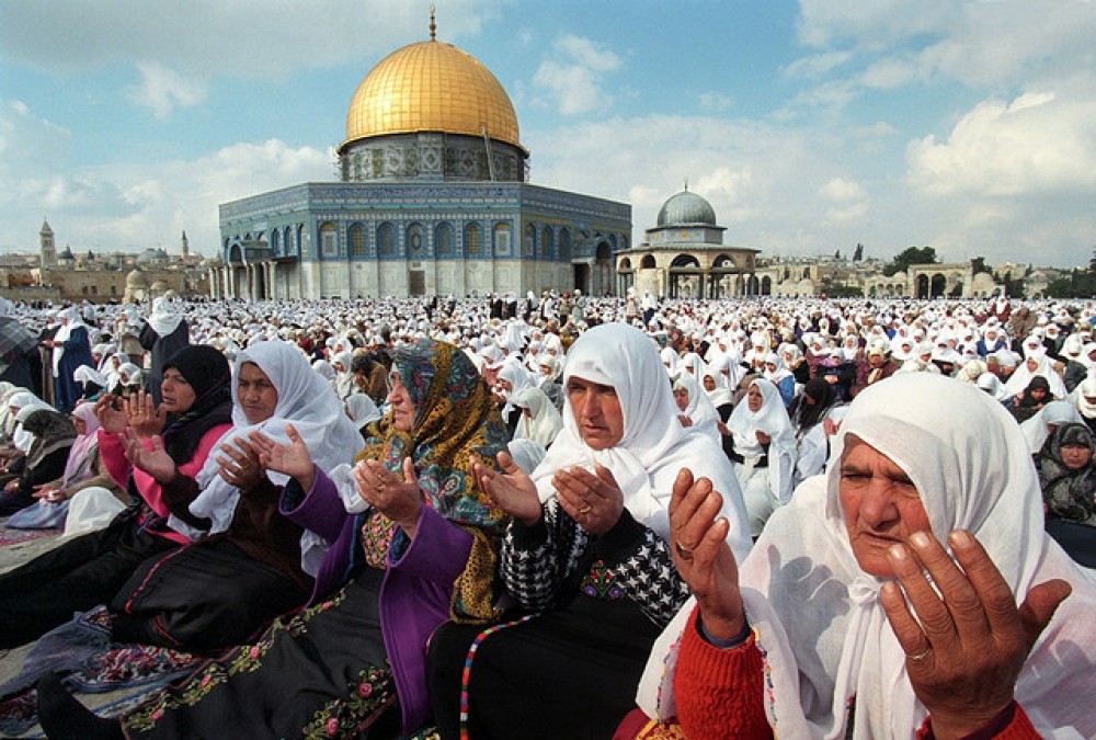 إسرائيل تعيد فتح المسجد الأقصى تدريجيا