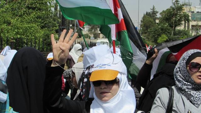 معلمو الحاسوب وعلوم الارض ينفذون وقفة