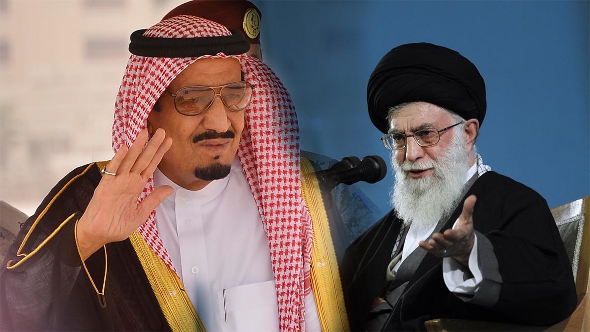 متظاهرون امام السفارة السعودية في طهران