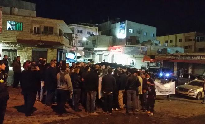 وقفة احتجاجية على قرارات الحكومة المتعلقة