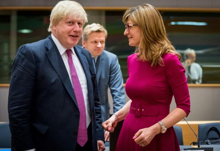 الاتحاد الأوروبي يضيف 16 اسما للائحة