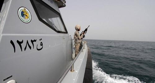 البحرية السعودية تضبط زورقا محملا بالأسلحة