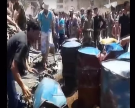 بالفيديو.. الطيران السوري يسقط براميل وقود