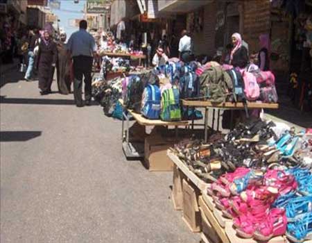 ازالة بسطات غير مرخصة في سوق