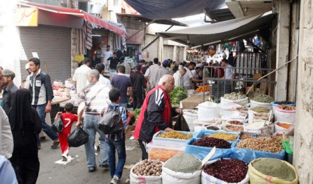 حركة شرائية نشطة بالزرقاء مع بداية